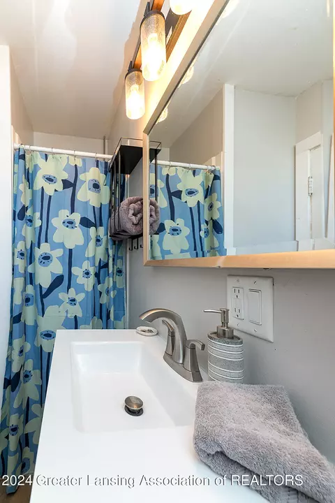 Bath - 231 Mechanic St, Mason, MI 48854 photo 2 of 2