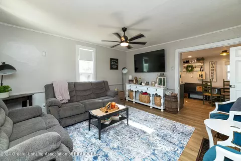 Living - 231 Mechanic St, Mason, MI 48854 photo 3 of 4