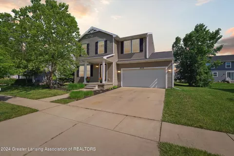 686 Phoebe Ln, East Lansing, MI 48823