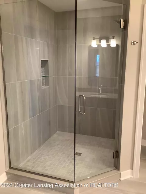 Bath - 11800 Kalamata Dr #102, Dewitt, MI 48820 photo 3 of 4