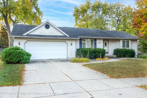 912 Candela Ln, Grand Ledge, MI 48837