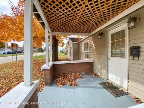 701 E Railroad St, Saint Johns, MI 48879 photo 2
