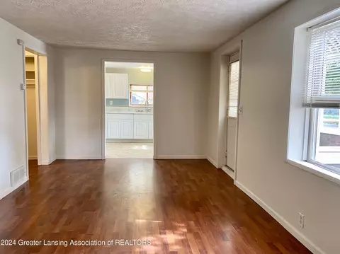 701 E Railroad St, Saint Johns, MI 48879 photo 7