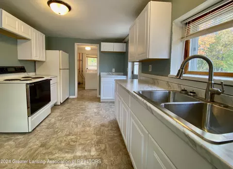 701 E Railroad St, Saint Johns, MI 48879 photo 9