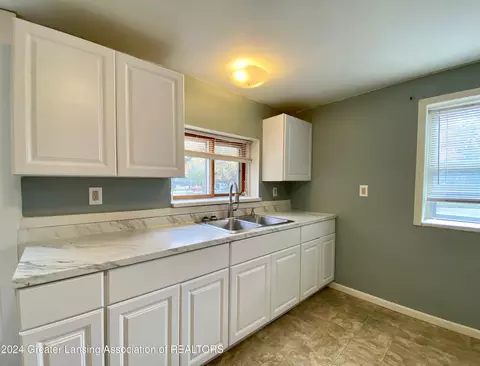 701 E Railroad St, Saint Johns, MI 48879 photo 8