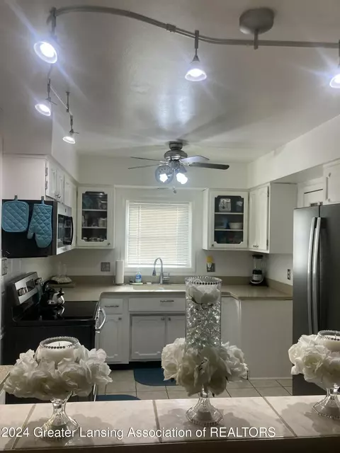 Kitchen - 3025 Cooley Dr, Lansing, MI 48911 photo 1 of 6
