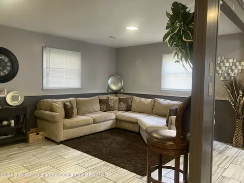 Living - 3025 Cooley Dr, Lansing, MI 48911 photo 2 of 3
