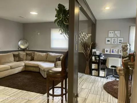 Entry Way - 3025 Cooley Dr, Lansing, MI 48911 photo 2 of 4