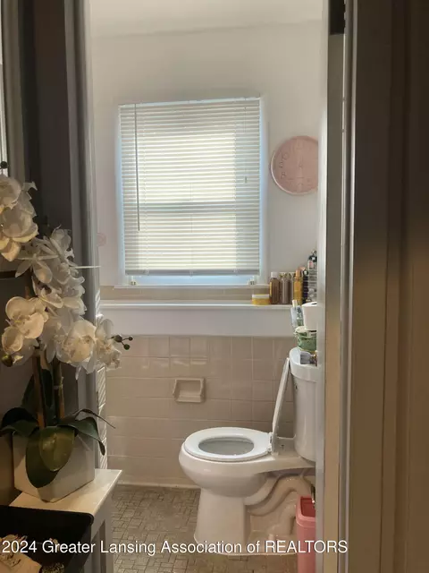 Bath - 3025 Cooley Dr, Lansing, MI 48911 photo 8 of 8
