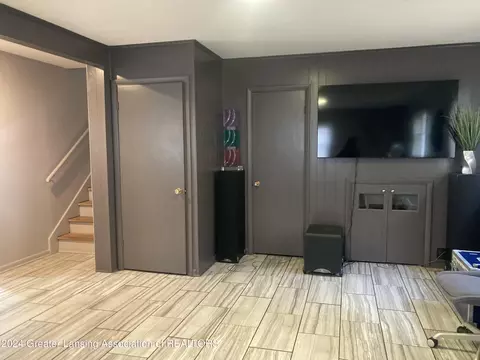 Entry Way - 3025 Cooley Dr, Lansing, MI 48911 photo 4 of 4