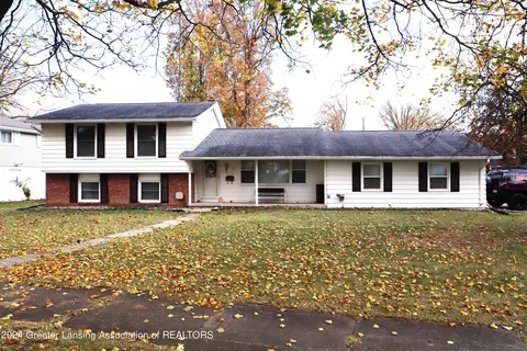 3025 Cooley Dr, Lansing, MI 48911