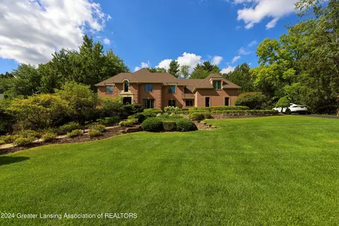 2454 Pine Hollow Dr, East Lansing, MI 48823