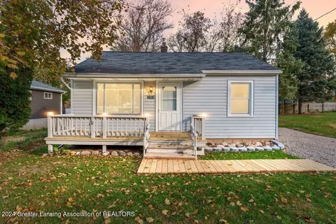 614 Carrier St, Lansing, MI 48906