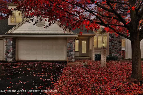 6911 Springtree, Lansing, MI 48917