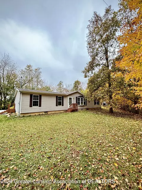 212 Bennett Rd, Quincy, MI 49082