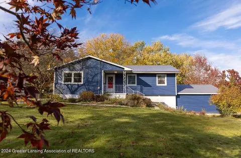 407 E Herbison Dr, Dewitt, MI 48820