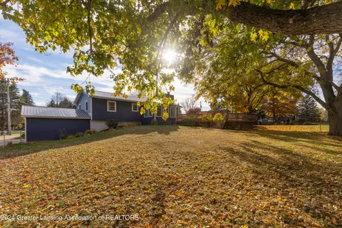 Exterior - 407 E Herbison Dr, Dewitt, MI 48820 photo 4 of 7
