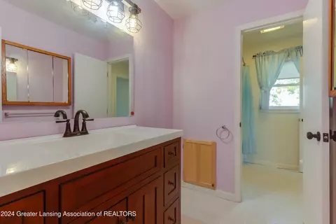 Bath - 407 E Herbison Dr, Dewitt, MI 48820 photo 2 of 2