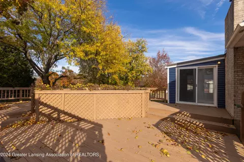 Exterior - 407 E Herbison Dr, Dewitt, MI 48820 photo 5 of 7