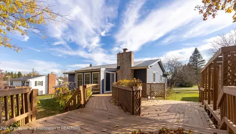Exterior - 407 E Herbison Dr, Dewitt, MI 48820 photo 6 of 7