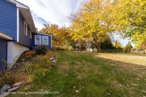 Exterior - 407 E Herbison Dr, Dewitt, MI 48820 photo 3 of 7