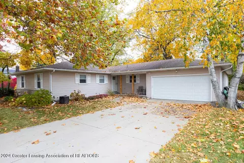 1812 Pinecrest Dr, East Lansing, MI 48823