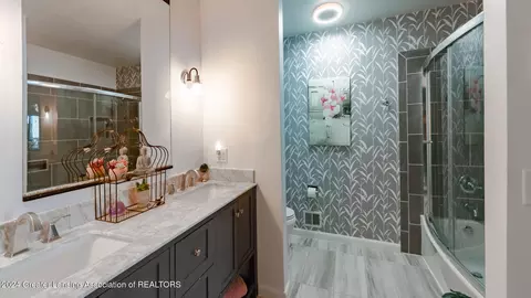 Bath - 930 Montevideo Dr #E, Lansing, MI 48917 photo 1 of 2