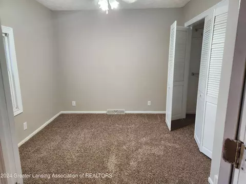 301 Elm St, Grand Ledge, MI 48837