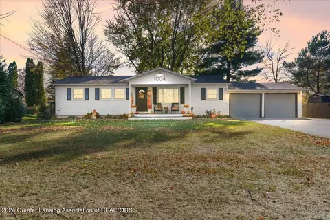 1004 E Dill Dr, Dewitt, MI 48820
