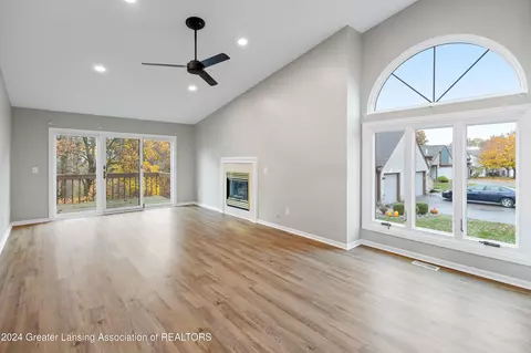 6727 Spring Tree Ln, Lansing, MI 48917 photo 9