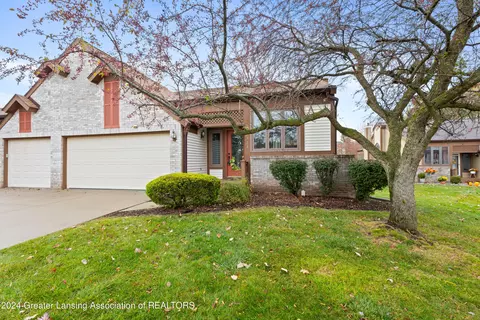 6727 Spring Tree Ln, Lansing, MI 48917