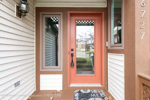 6727 Spring Tree Ln, Lansing, MI 48917 photo 2