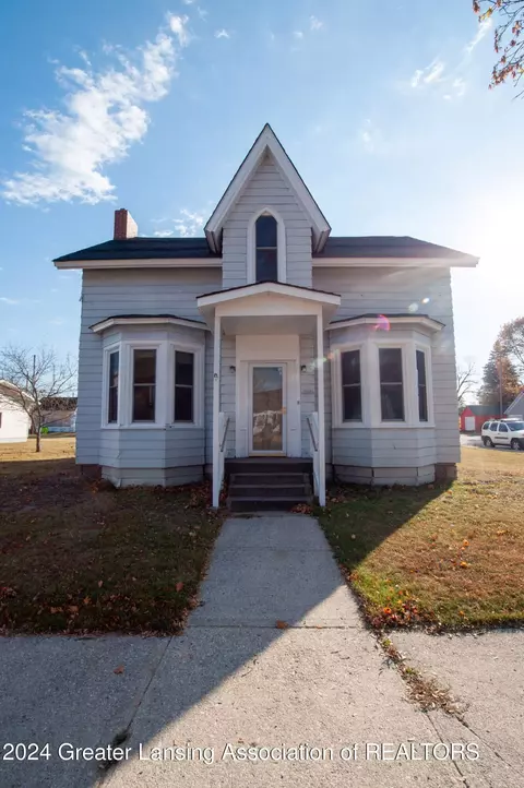 115 W Harrie St, Newberry, MI 49868