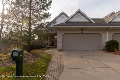 752 Pine Meadow Ln, Williamston, MI 48895