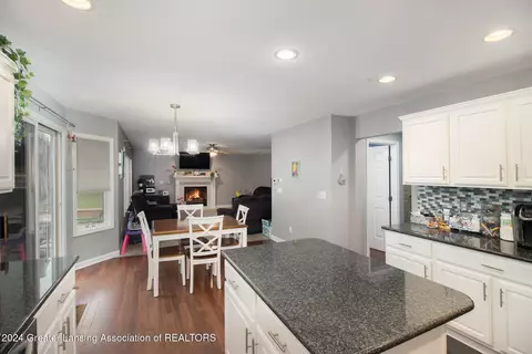 Kitchen - 3218 Trisha Cir, Dewitt, MI 48820 photo 2 of 3