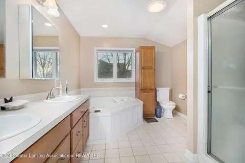 Bath - 3218 Trisha Cir, Dewitt, MI 48820 photo 2 of 4