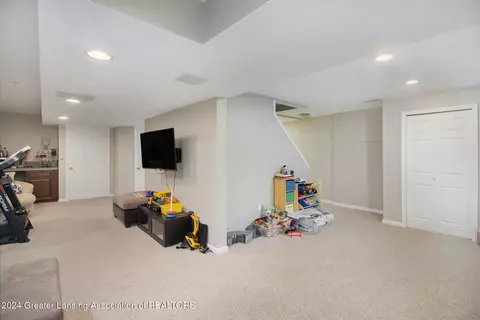 Entry Way - 3218 Trisha Cir, Dewitt, MI 48820 photo 2 of 2