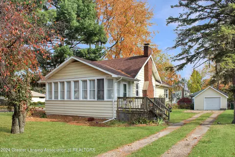 2801 Pleasant Grove Rd, Lansing, MI 48910