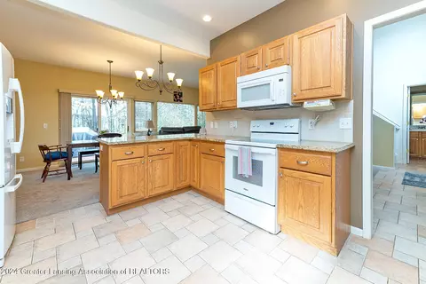 7782 Forestview Dr, Haslett, MI 48840 photo 16