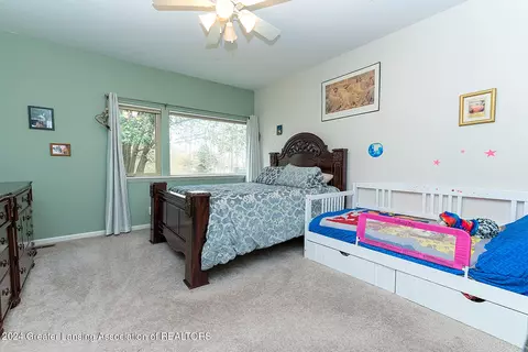 7782 Forestview Dr, Haslett, MI 48840 photo 17