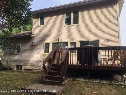 7782 Forestview Dr, Haslett, MI 48840 photo 5