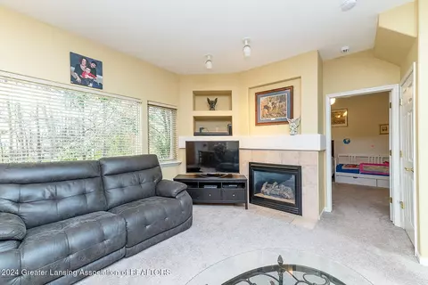 7782 Forestview Dr, Haslett, MI 48840 photo 10