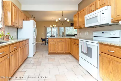 7782 Forestview Dr, Haslett, MI 48840 photo 14