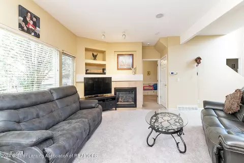 7782 Forestview Dr, Haslett, MI 48840 photo 11