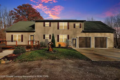 10232 Royston Rd, Grand Ledge, MI 48837