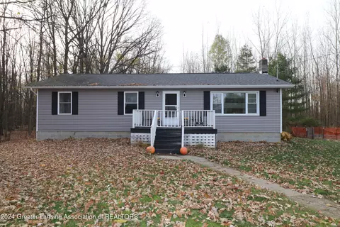 2445 N Warren Rd, Ovid, MI 48866