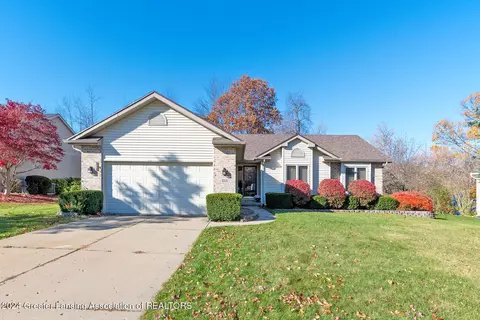 12332 Sea Pines Dr, Dewitt, MI 48820