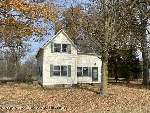3807 E Five Point Hwy, Charlotte, MI 48813