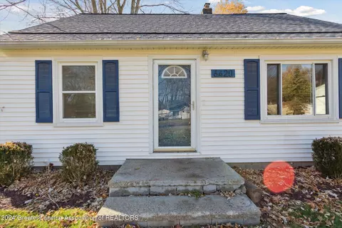 6420 Coulson Ct, Lansing, MI 48911