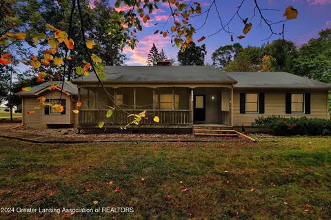 6390 Pleasant River Dr, Dimondale, MI 48821